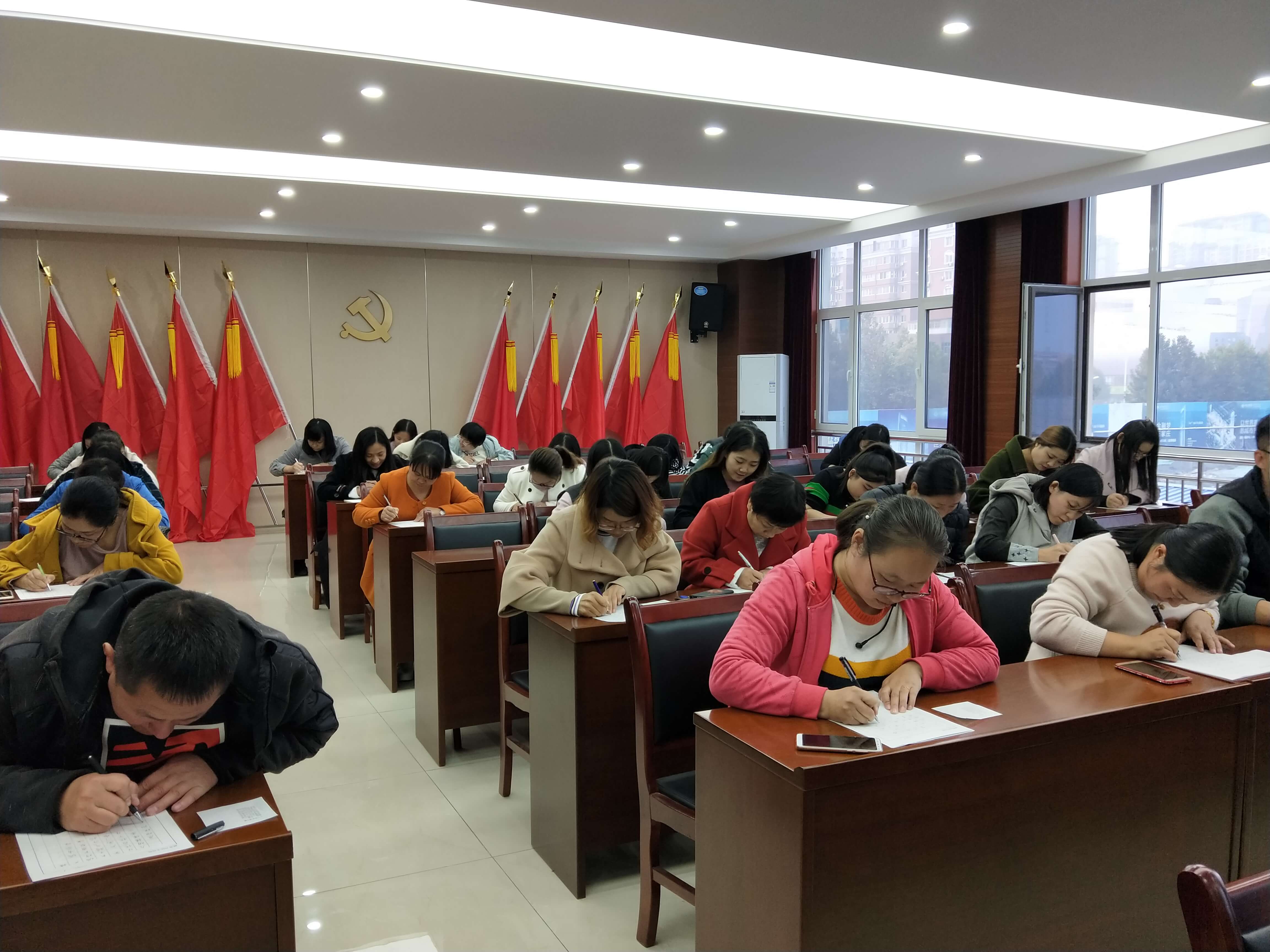 寫(xiě)規(guī)范字，從老師做起