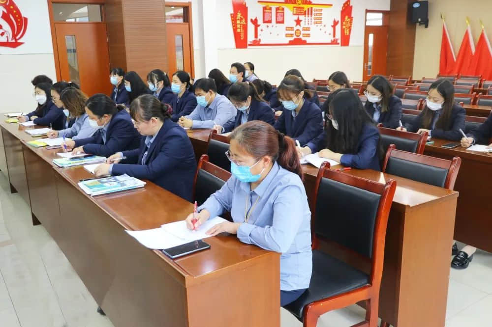 薪火相傳再接力 錦囊分享創(chuàng)佳績丨石家莊私立第一中學(xué)畢業(yè)班經(jīng)驗(yàn)交流會(huì)