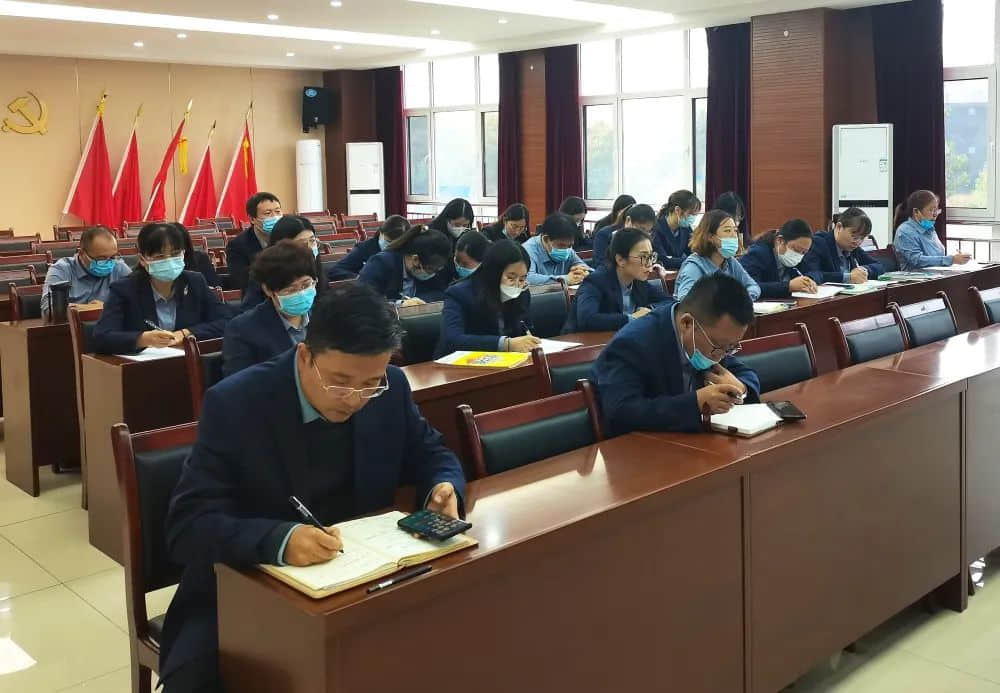 薪火相傳再接力 錦囊分享創(chuàng)佳績丨石家莊私立第一中學(xué)畢業(yè)班經(jīng)驗(yàn)交流會(huì)