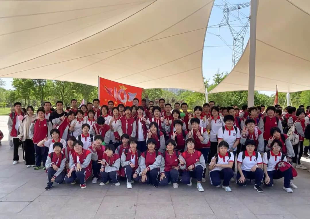 嚴(yán)愛(ài)相濟(jì) 育德于行丨記我校青年骨干班主任--司闊