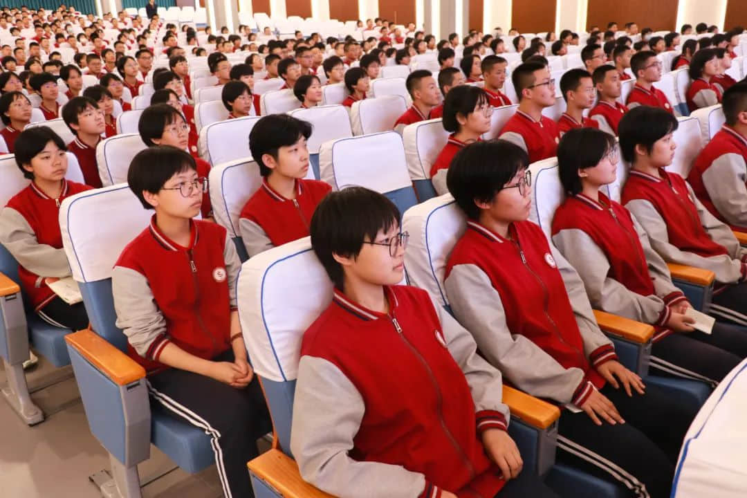 榜樣傳遞力量 拼搏成就夢想丨高中年級第三次調研考試成績表彰會