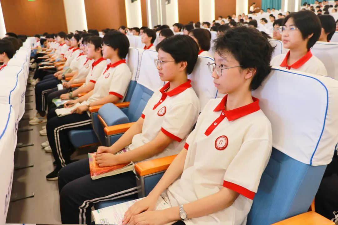 榜樣傳遞力量 拼搏成就夢想丨高中年級第三次調研考試成績表彰會