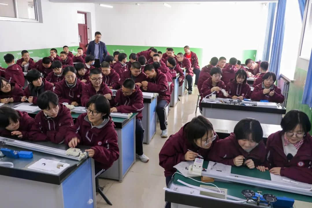 探實(shí)驗(yàn)之趣 享科學(xué)之美丨高二年級(jí)實(shí)驗(yàn)探究課