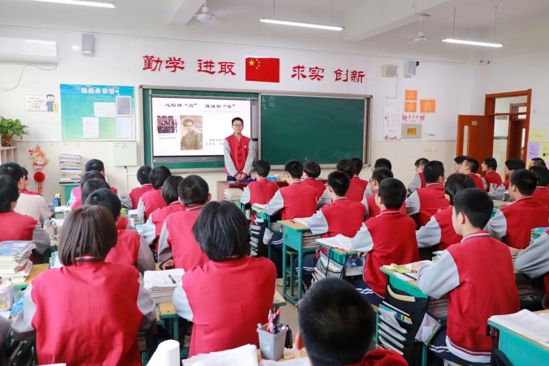 心怡神“閱” 推誠(chéng)相“薦” 丨高二年級(jí)開(kāi)展春日讀書(shū)分享活動(dòng)