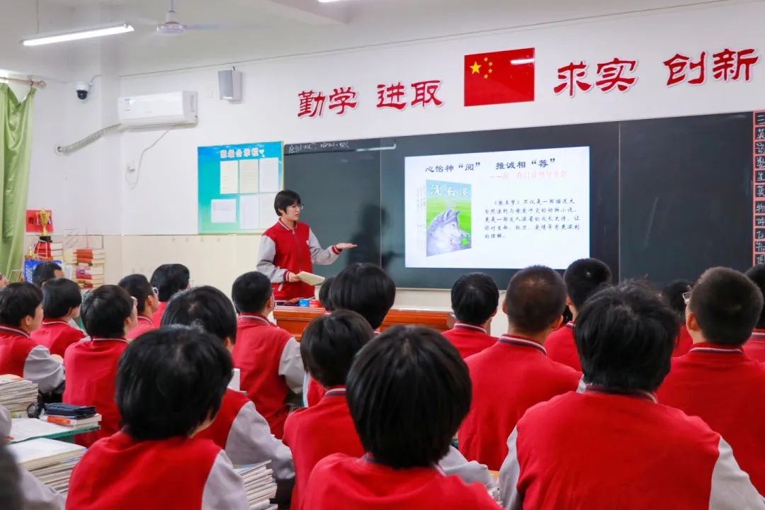心怡神“閱” 推誠(chéng)相“薦” 丨高二年級(jí)開(kāi)展春日讀書(shū)分享活動(dòng)