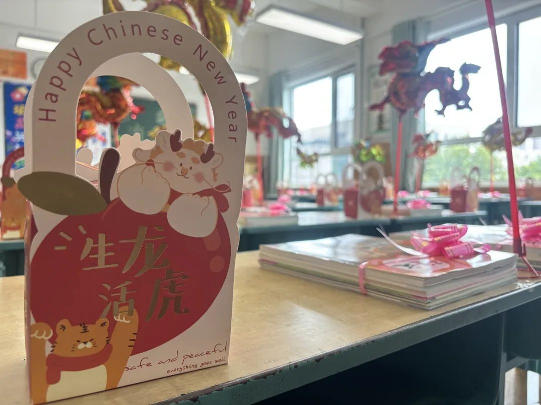 【立小 ? 開學(xué)季】你今天和父母出去玩？不，我去立小“上學(xué)”！