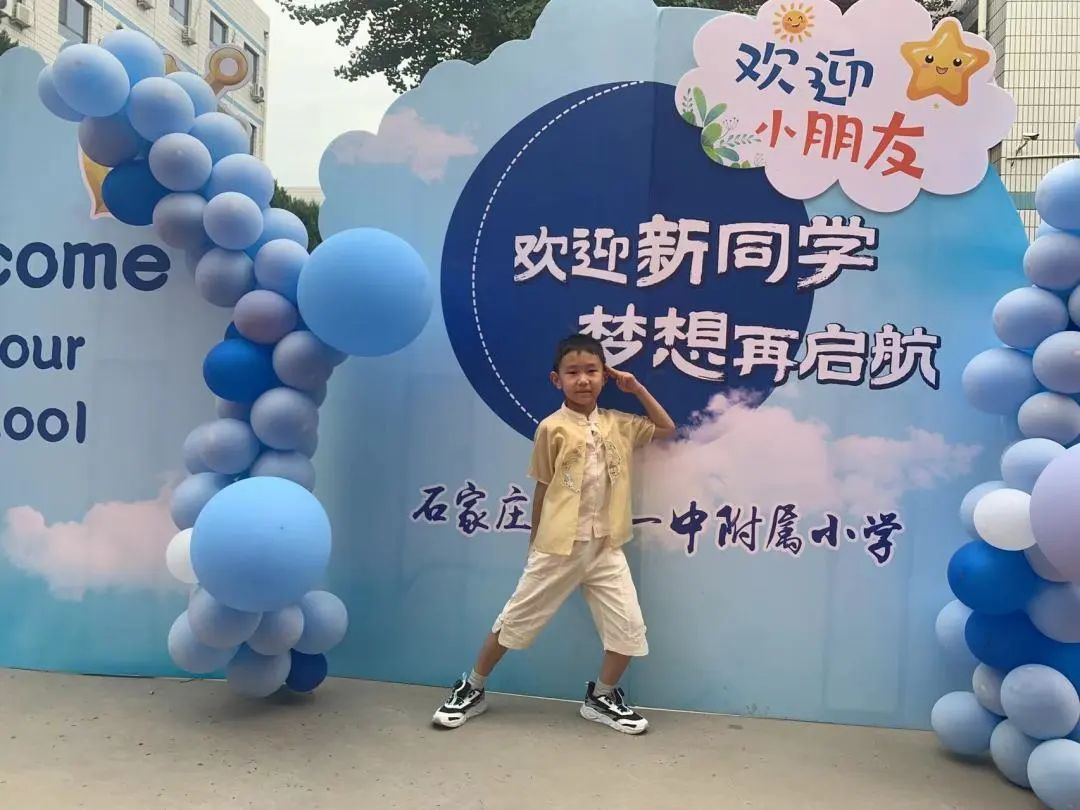 【立小 ? 開學(xué)季】你今天和父母出去玩？不，我去立小“上學(xué)”！