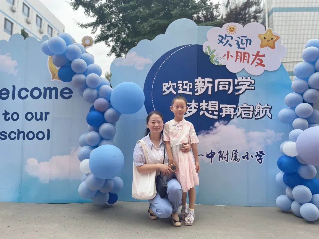 【立小 ? 開學(xué)季】你今天和父母出去玩？不，我去立小“上學(xué)”！