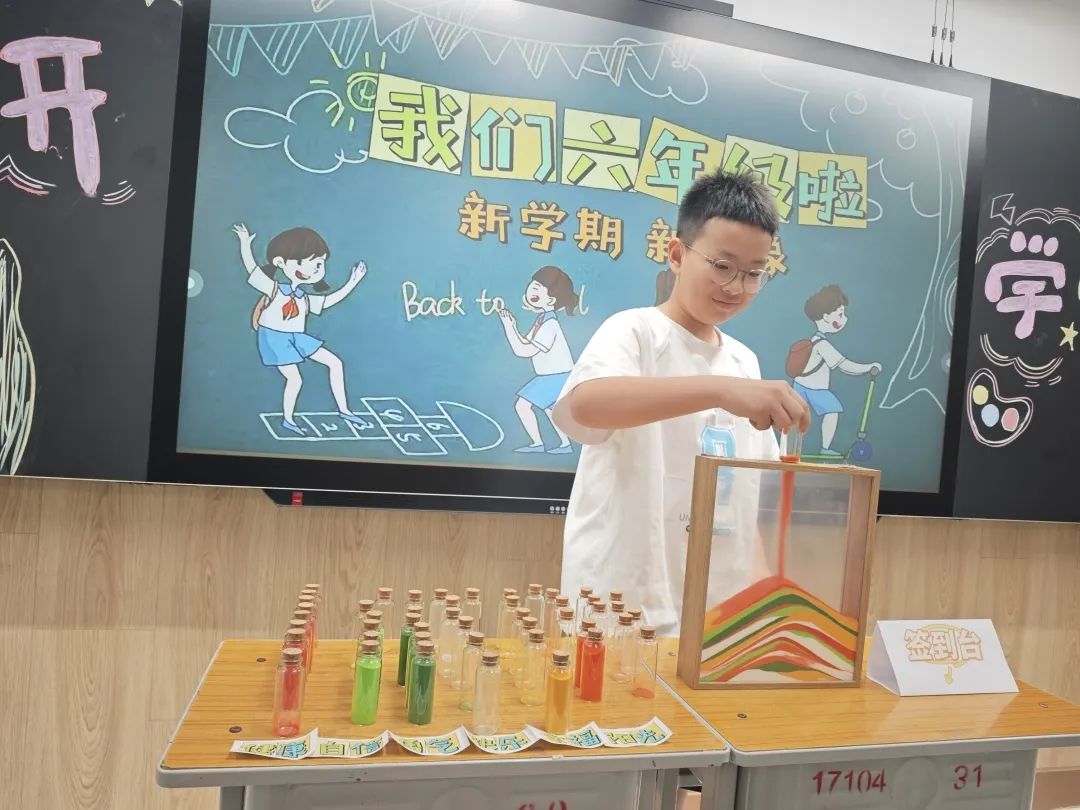 【立小 ? 開學(xué)季】你今天和父母出去玩？不，我去立小“上學(xué)”！