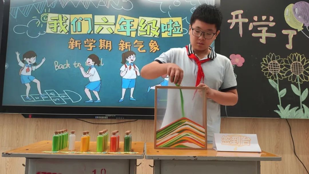 【立小 ? 開學(xué)季】你今天和父母出去玩？不，我去立小“上學(xué)”！