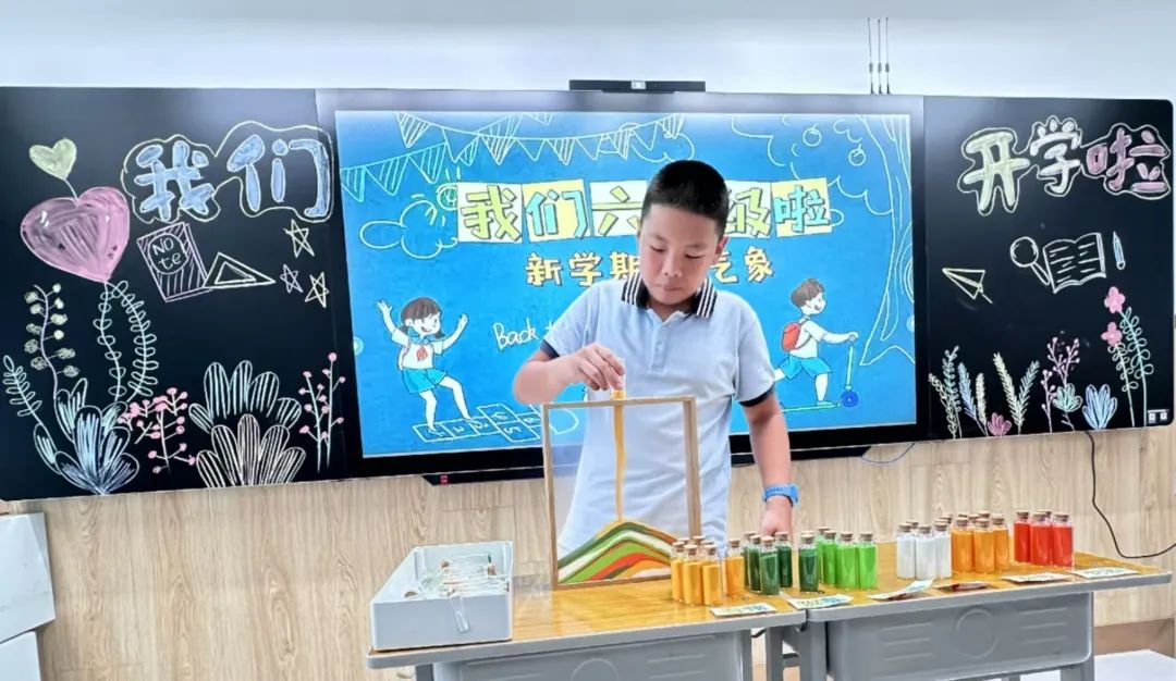 【立小 ? 開學(xué)季】你今天和父母出去玩？不，我去立小“上學(xué)”！
