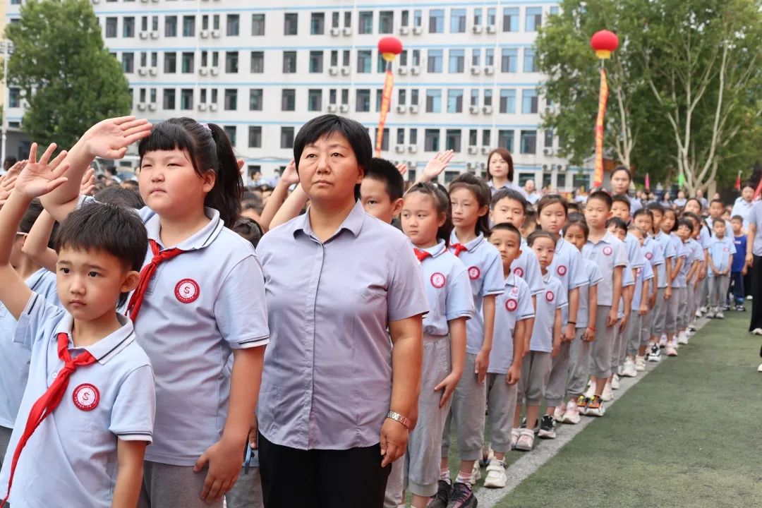 【立小 ? 開(kāi)學(xué)季】圍觀直播啦！今年的開(kāi)學(xué)典禮很燃很颯氣！
