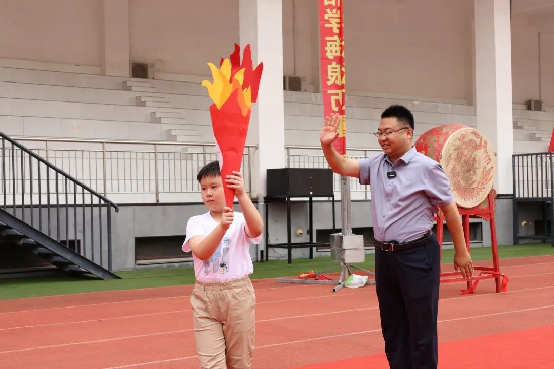 【立小 ? 開(kāi)學(xué)季】圍觀直播啦！今年的開(kāi)學(xué)典禮很燃很颯氣！