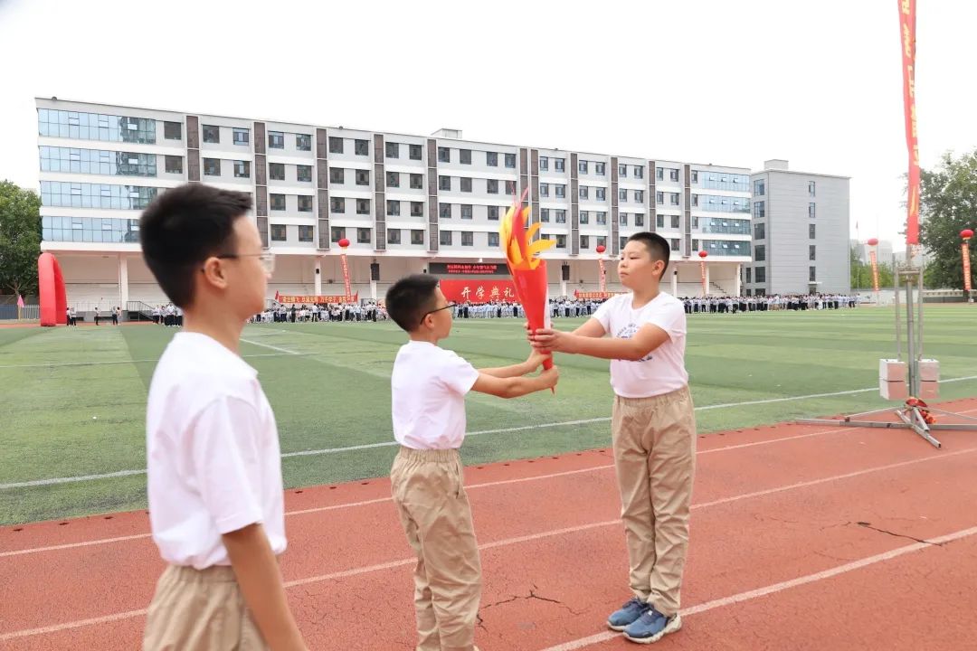 【立小 ? 開(kāi)學(xué)季】圍觀直播啦！今年的開(kāi)學(xué)典禮很燃很颯氣！
