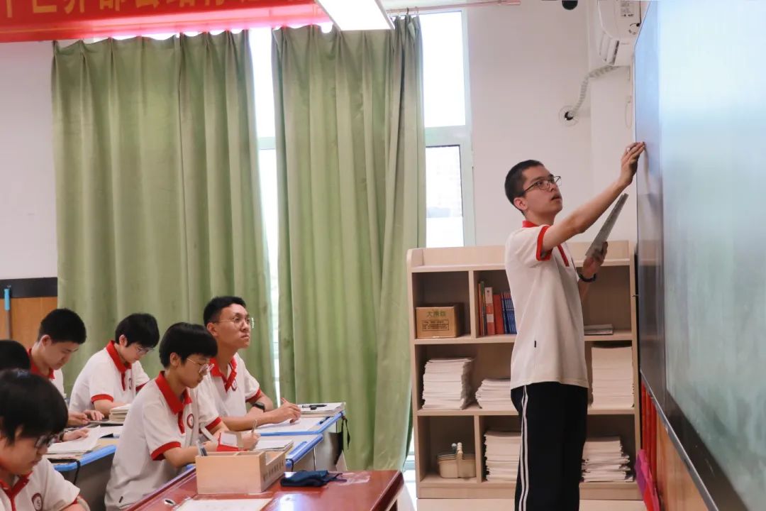 征程萬(wàn)里少年行 奮楫逐浪天地寬丨奮戰(zhàn)高三，我們來(lái)了！