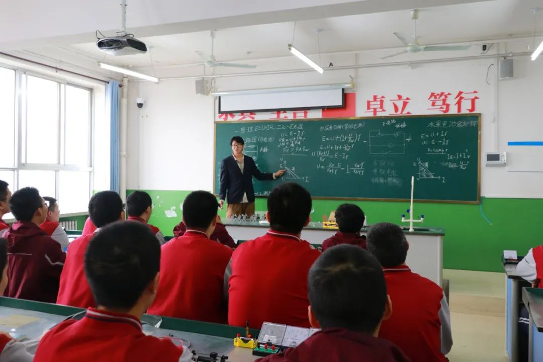 探索科學奧秘 點亮智慧之光丨科學實驗開啟精彩探索之旅
