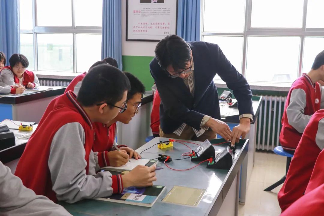 探索科學奧秘 點亮智慧之光丨科學實驗開啟精彩探索之旅