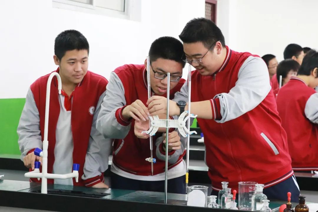 探索科學奧秘 點亮智慧之光丨科學實驗開啟精彩探索之旅