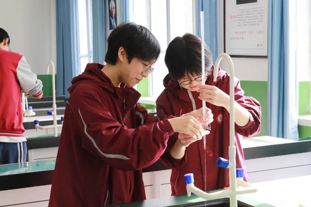探索科學奧秘 點亮智慧之光丨科學實驗開啟精彩探索之旅