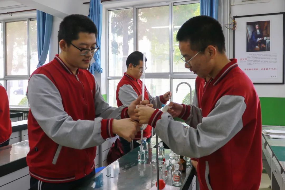 探索科學奧秘 點亮智慧之光丨科學實驗開啟精彩探索之旅