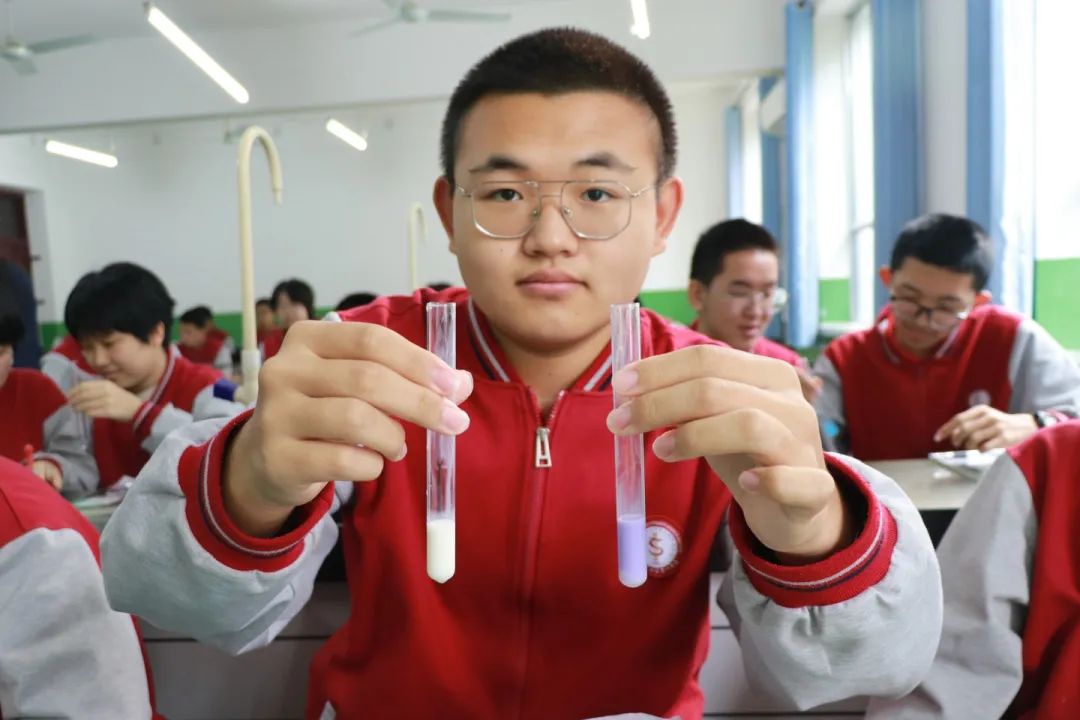 探索科學奧秘 點亮智慧之光丨科學實驗開啟精彩探索之旅
