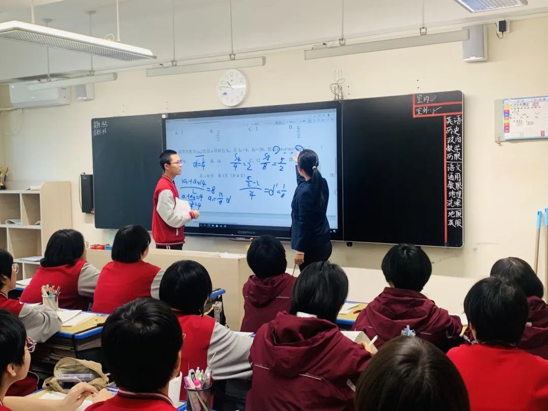 三尺講臺有溫度 微光致遠(yuǎn)育桃李丨師者匠心，扎根在校園的每個(gè)角落