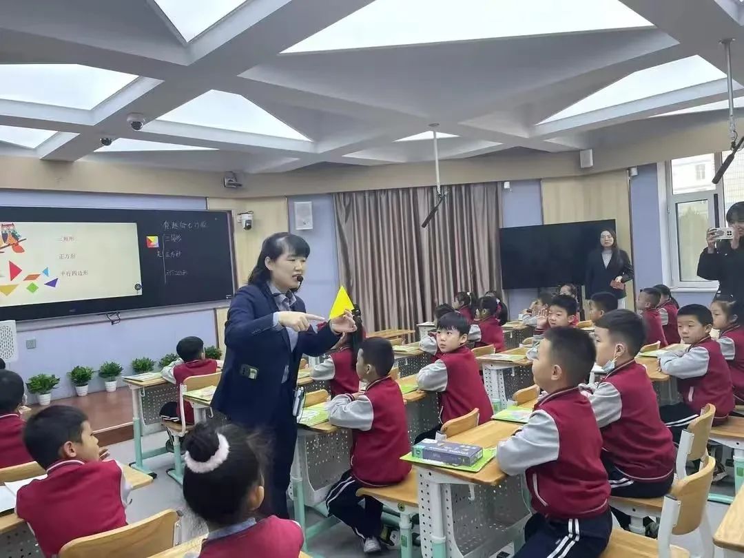 【立小?教學(xué)】“雙師課堂”：教育界的“雙劍合璧”｜光明日報《教育者》雜志報道側(cè)記