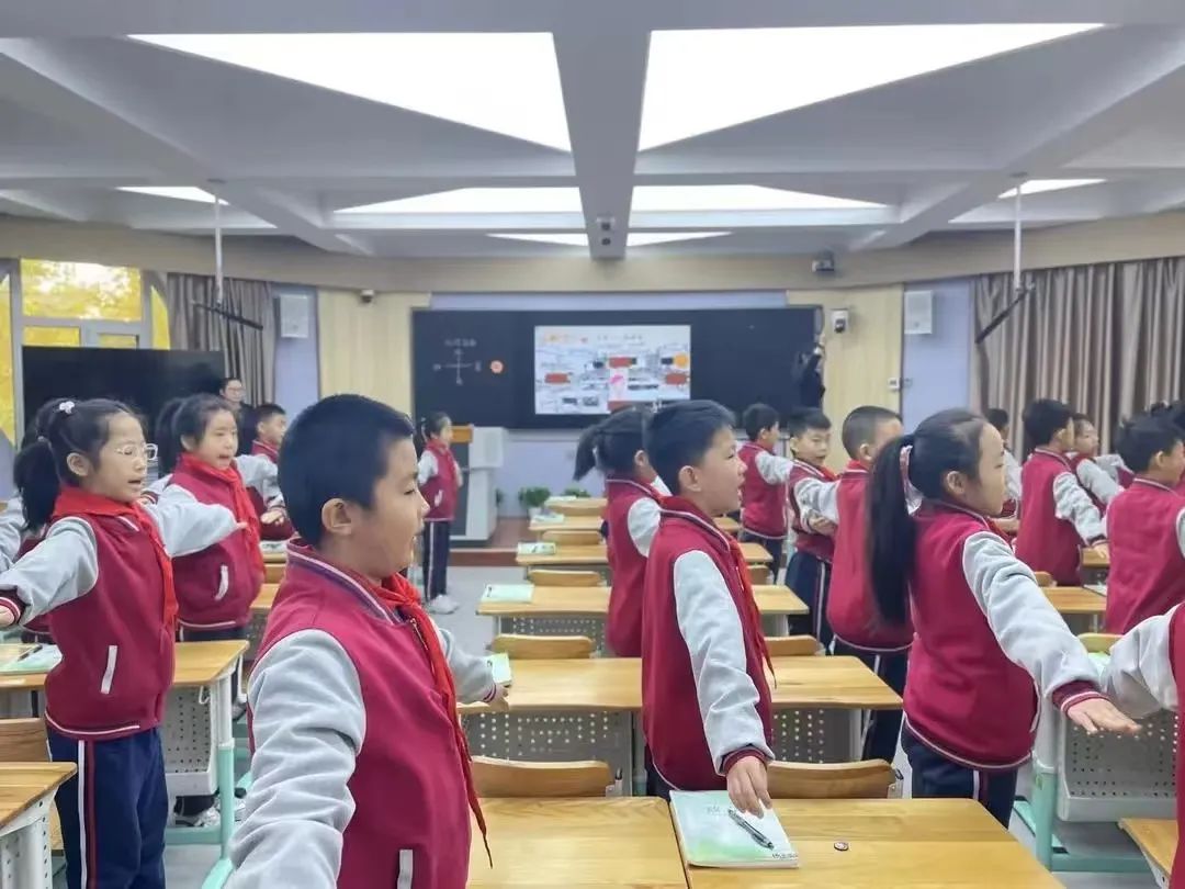 【立小?教學(xué)】“雙師課堂”：教育界的“雙劍合璧”｜光明日報《教育者》雜志報道側(cè)記