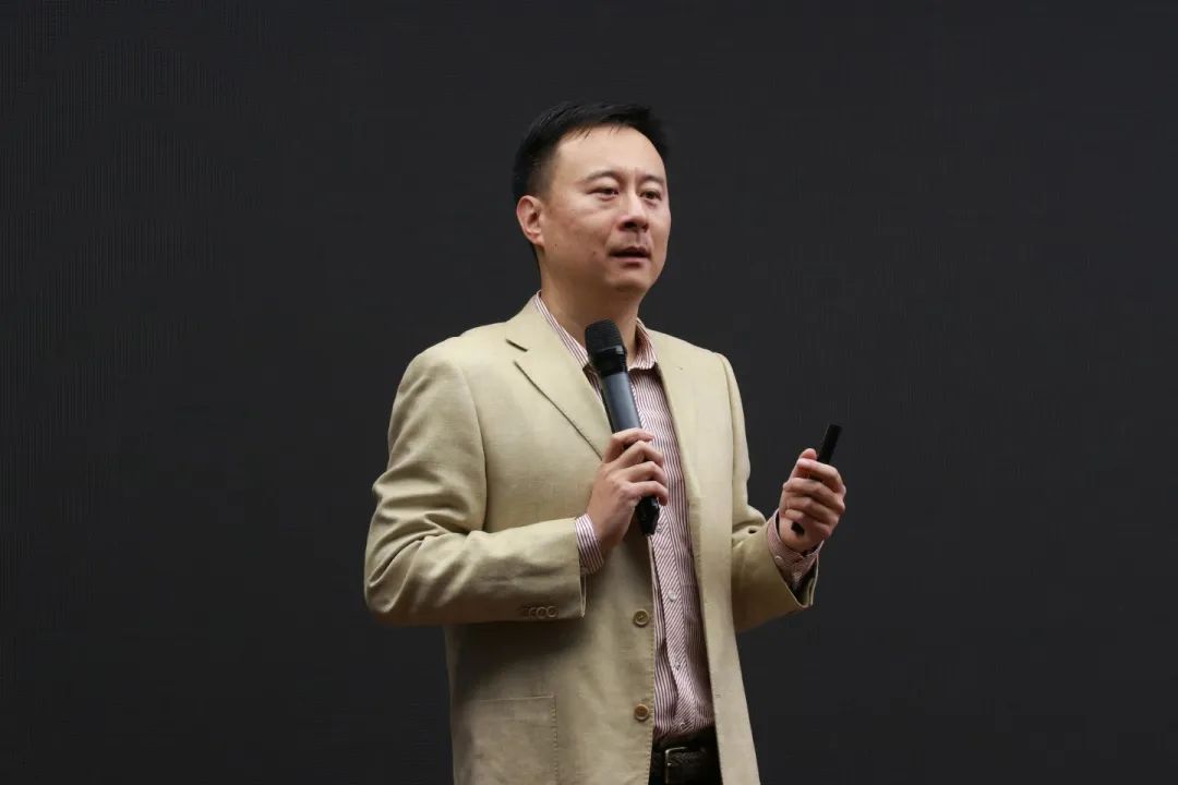 985、211名校面對(duì)面丨西安電子科技大學(xué)授予我?！皟?yōu)質(zhì)生源基地”牌