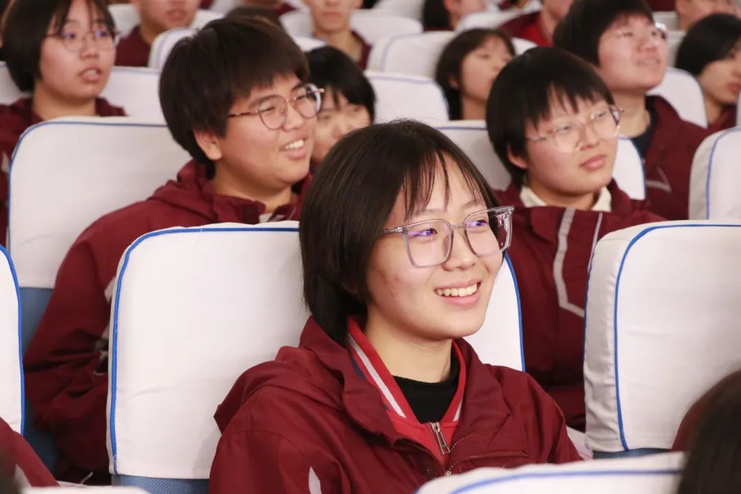 985、211名校面對(duì)面丨西安電子科技大學(xué)授予我?！皟?yōu)質(zhì)生源基地”牌