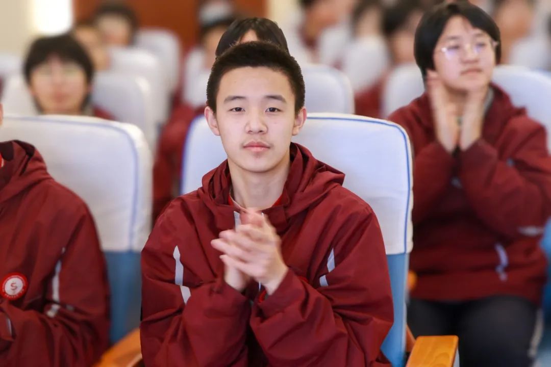 985、211名校面對(duì)面丨西安電子科技大學(xué)授予我?！皟?yōu)質(zhì)生源基地”牌