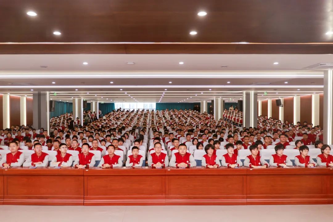中國人民解放軍海軍潛艇學院授予我?！皟?yōu)質生源基地”牌