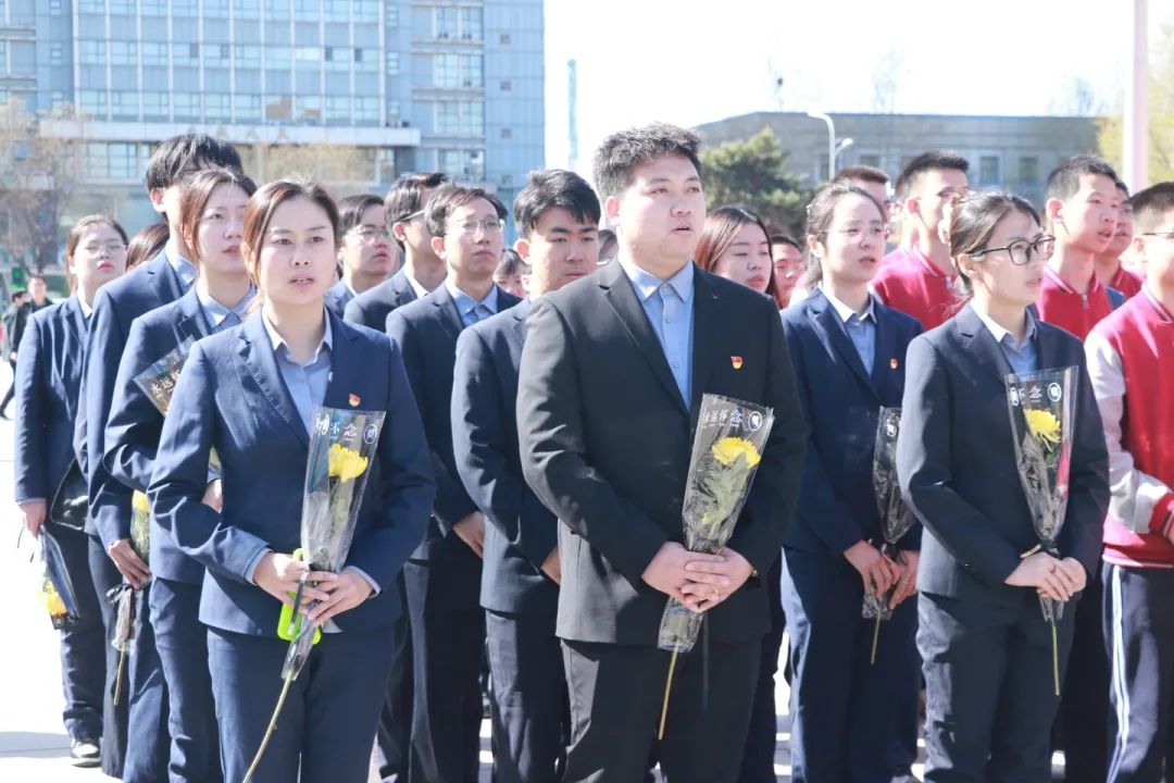 緬懷先烈志 共鑄中華魂丨私立一中開展清明祭掃活動