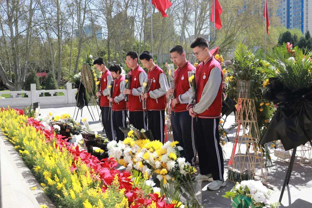 緬懷先烈志 共鑄中華魂丨私立一中開展清明祭掃活動