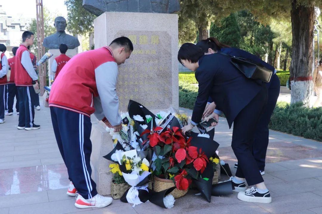 緬懷先烈志 共鑄中華魂丨私立一中開展清明祭掃活動