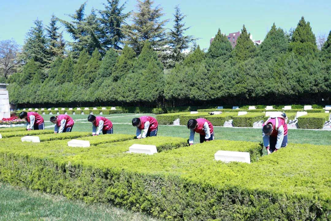 緬懷先烈志 共鑄中華魂丨私立一中開展清明祭掃活動