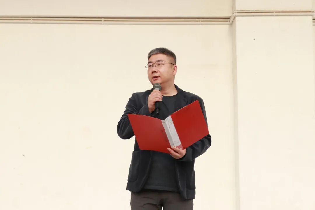 青春無(wú)畏，行路致遠(yuǎn)，私立一中學(xué)子用腳步丈量青春！