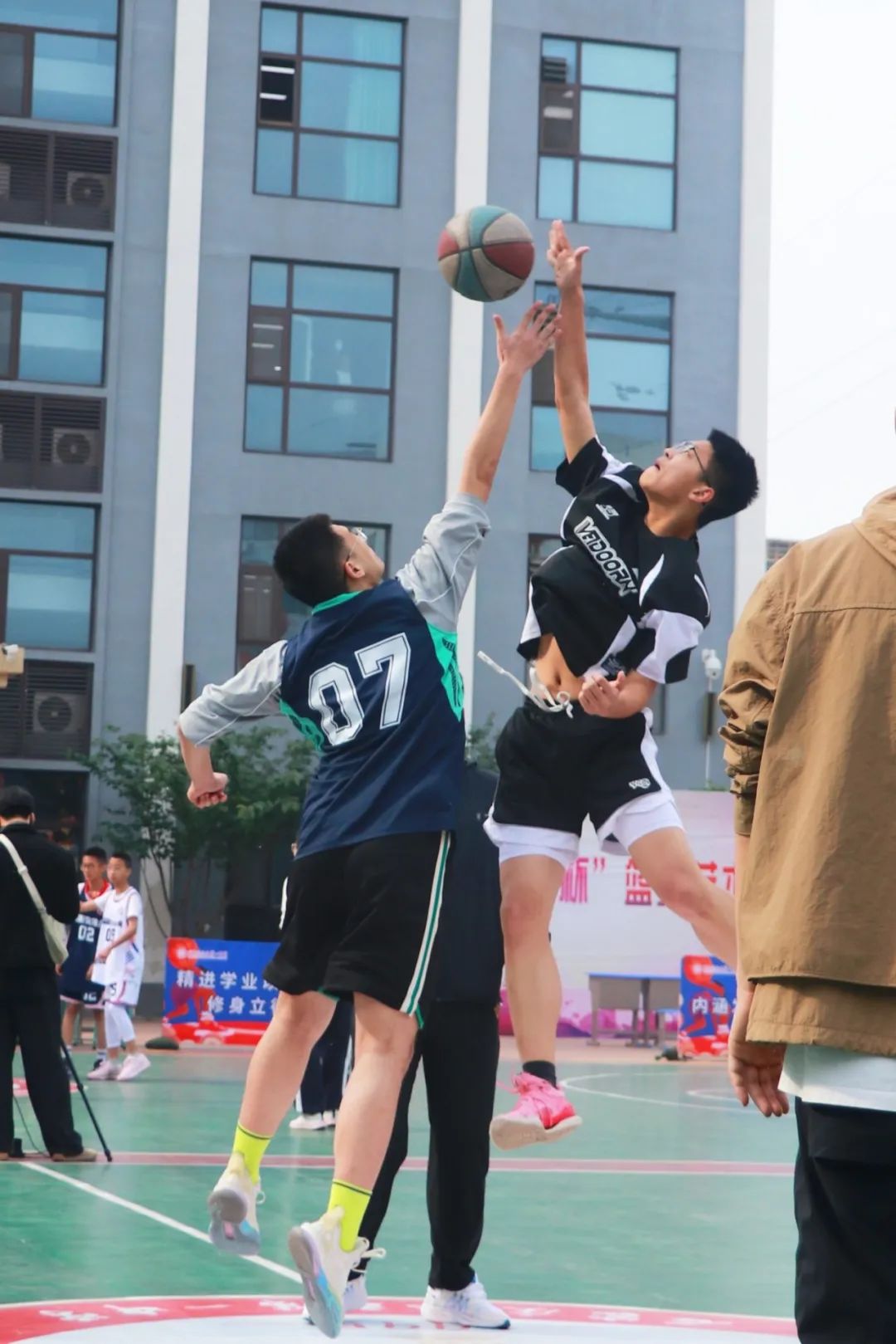 熱血賽場 青春飛揚丨私立一中第三屆“輝煌杯”籃球藝術文化節(jié)完美收官！