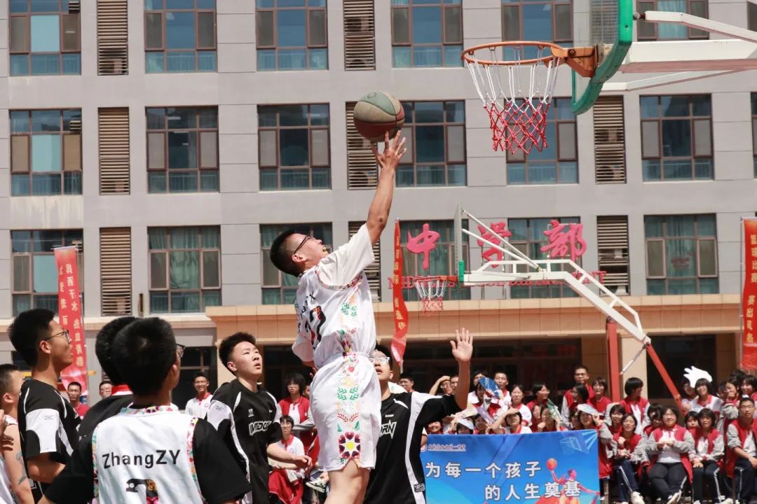 熱血賽場 青春飛揚丨私立一中第三屆“輝煌杯”籃球藝術文化節(jié)完美收官！