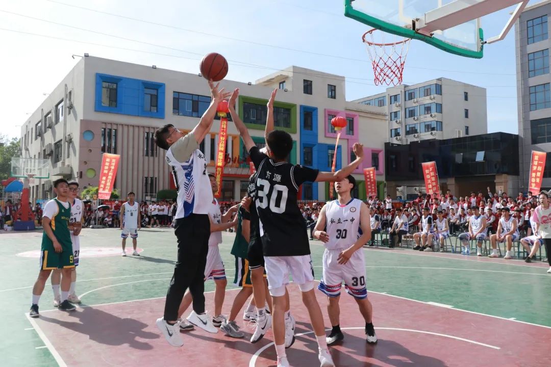 熱血賽場 青春飛揚丨私立一中第三屆“輝煌杯”籃球藝術文化節(jié)完美收官！