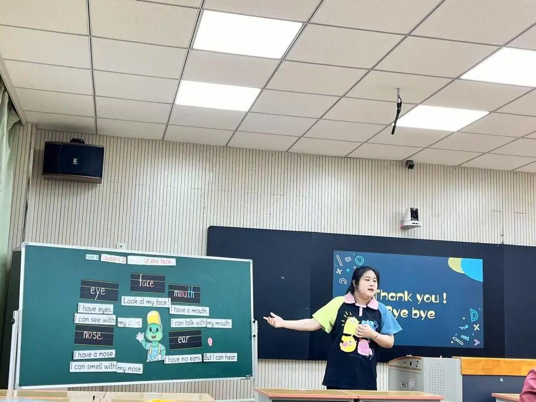 【立小 ? 教學】雙語辯課展英姿 筆繪丹青共爭輝｜區(qū)教師素質賽活動紀實〈二〉