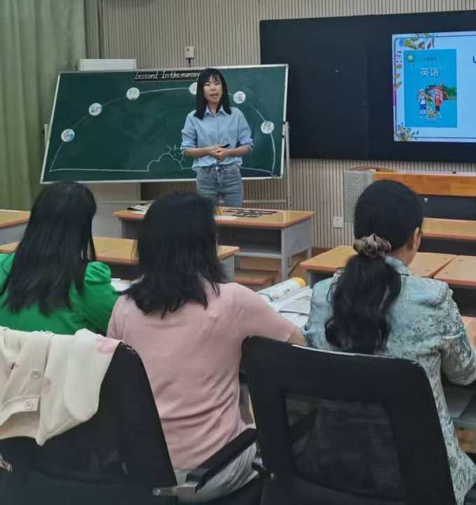 【立小 ? 教學】雙語辯課展英姿 筆繪丹青共爭輝｜區(qū)教師素質賽活動紀實〈二〉