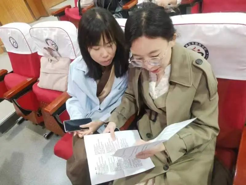 【立小 ? 教學】雙語辯課展英姿 筆繪丹青共爭輝｜區(qū)教師素質賽活動紀實〈二〉