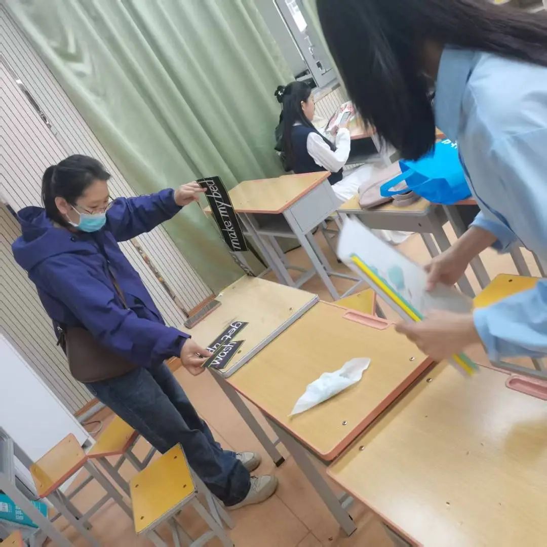 【立小 ? 教學】雙語辯課展英姿 筆繪丹青共爭輝｜區(qū)教師素質賽活動紀實〈二〉