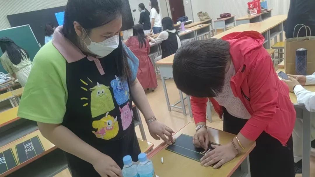 【立小 ? 教學】雙語辯課展英姿 筆繪丹青共爭輝｜區(qū)教師素質賽活動紀實〈二〉