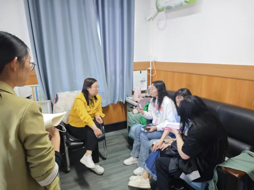 【立小 ? 教學】雙語辯課展英姿 筆繪丹青共爭輝｜區(qū)教師素質賽活動紀實〈二〉