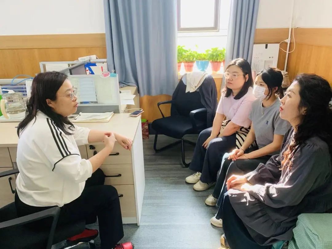【立小 ? 教學】雙語辯課展英姿 筆繪丹青共爭輝｜區(qū)教師素質賽活動紀實〈二〉