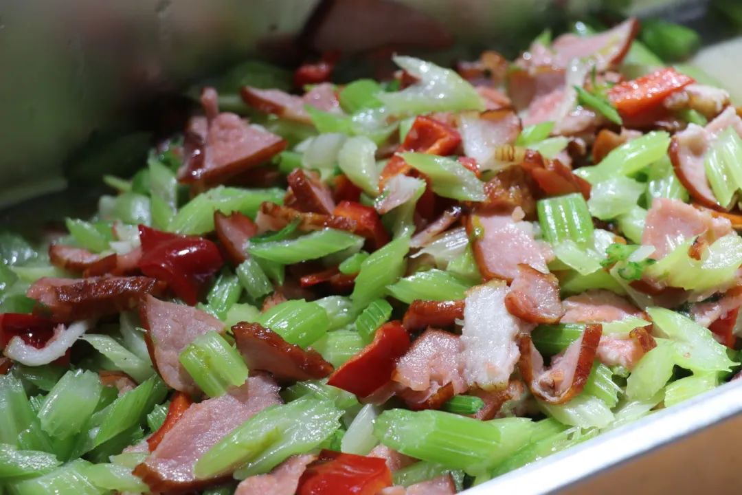 學(xué)生之眼：透視食堂這個“校園味覺魔方”